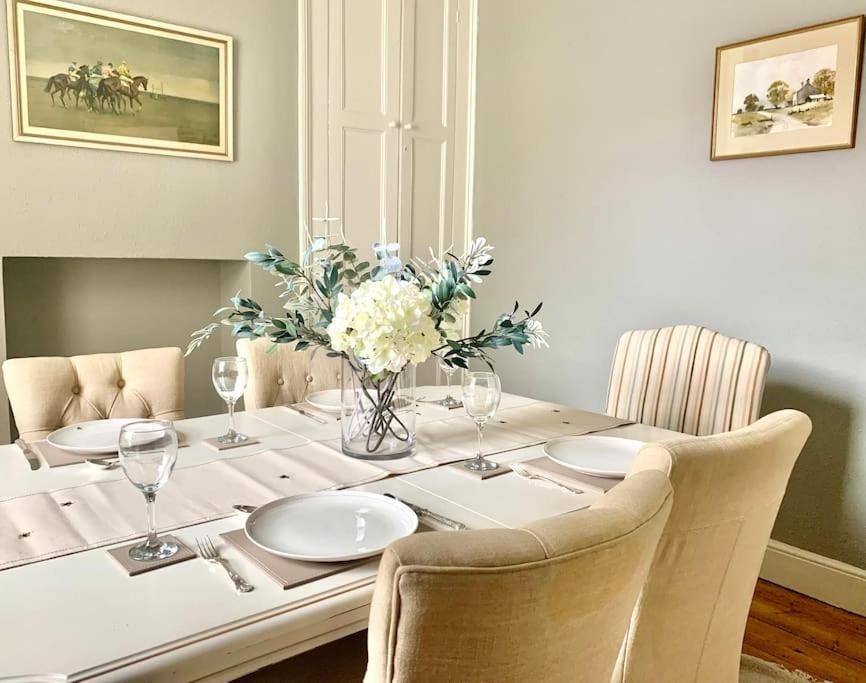 Lovely 3 Bed House In The Heart Of צ'לטנהם מראה חיצוני תמונה