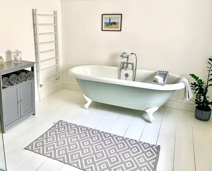 Lovely 3 Bed House In The Heart Of צ'לטנהם מראה חיצוני תמונה