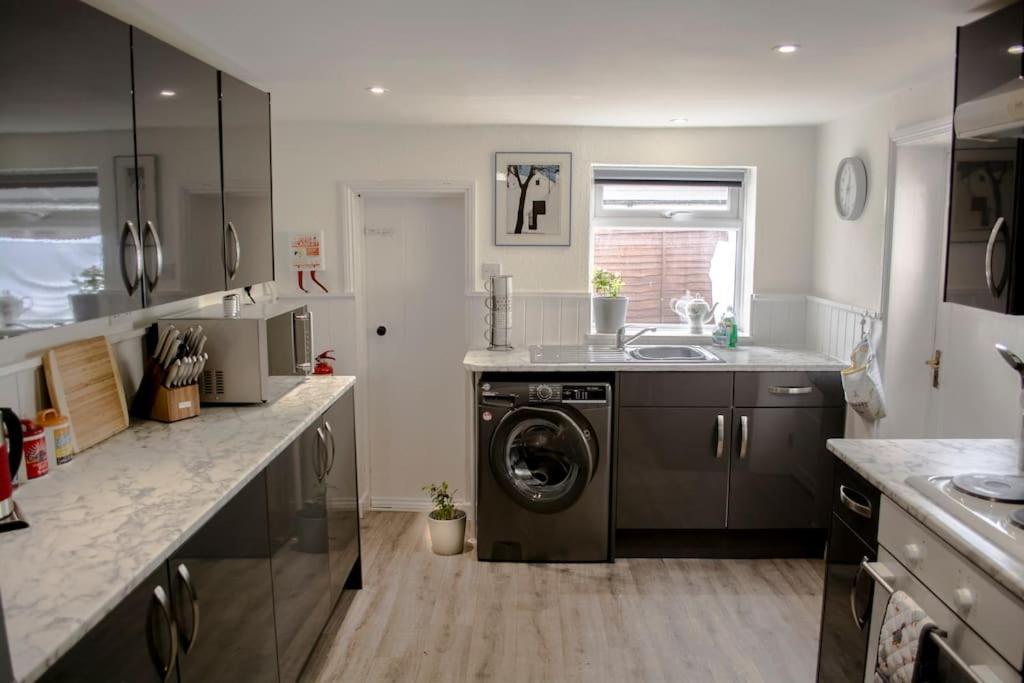 Lovely 3 Bed House In The Heart Of צ'לטנהם מראה חיצוני תמונה