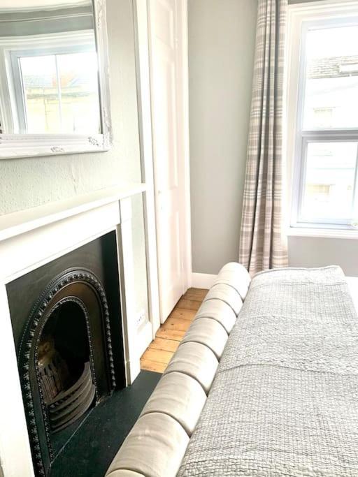Lovely 3 Bed House In The Heart Of צ'לטנהם מראה חיצוני תמונה