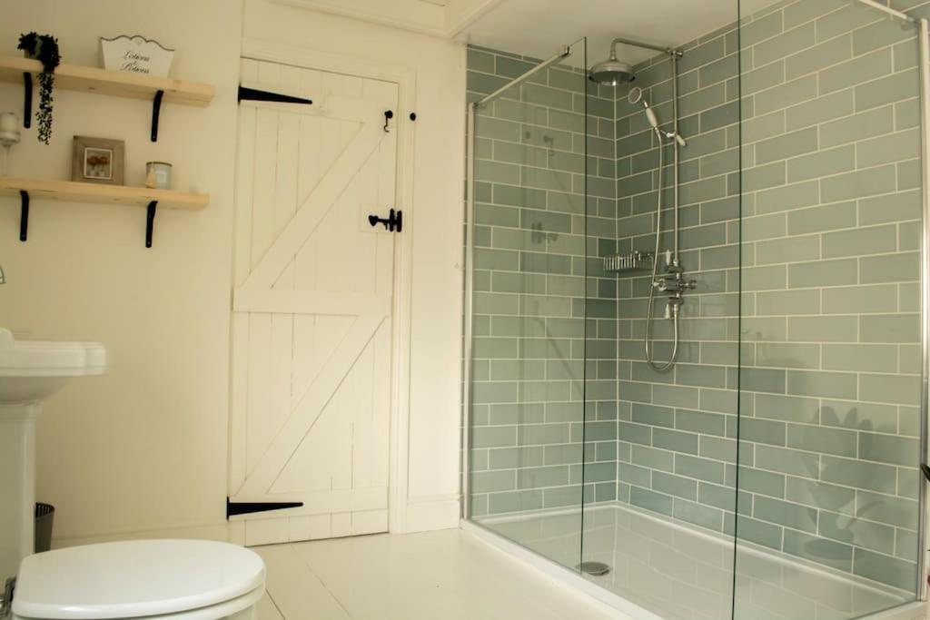 Lovely 3 Bed House In The Heart Of צ'לטנהם מראה חיצוני תמונה