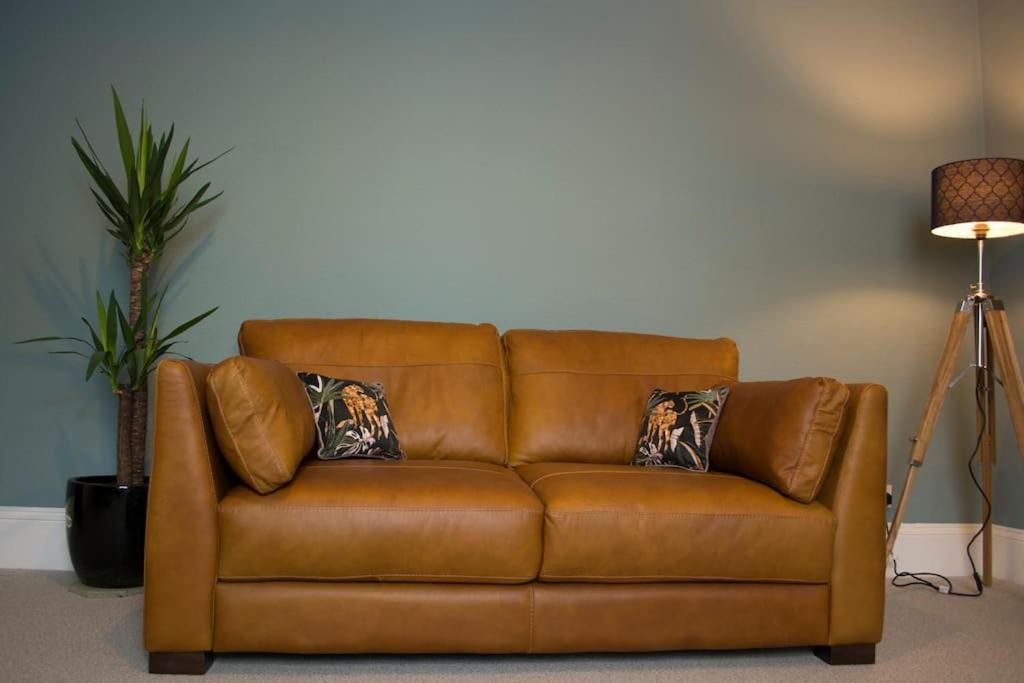Lovely 3 Bed House In The Heart Of צ'לטנהם מראה חיצוני תמונה