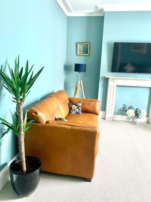 Lovely 3 Bed House In The Heart Of צ'לטנהם מראה חיצוני תמונה