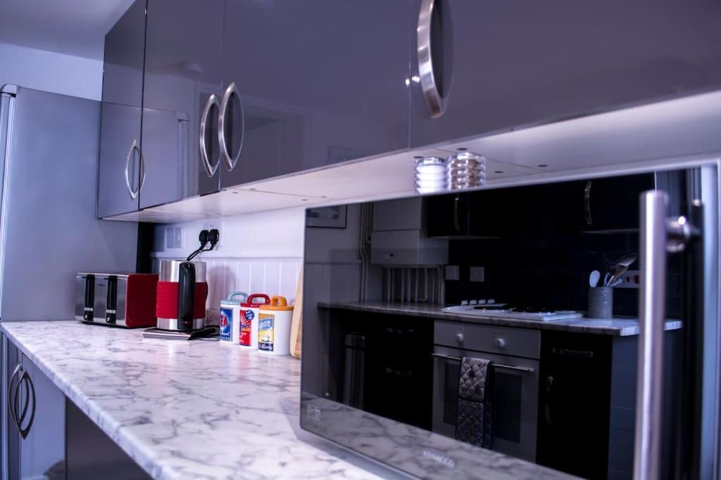 Lovely 3 Bed House In The Heart Of צ'לטנהם מראה חיצוני תמונה